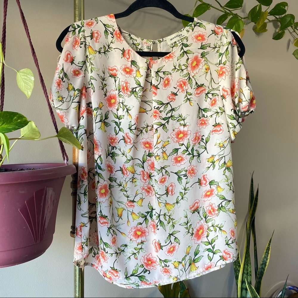 2 for 20 💚 Floral Blouse w Cutout Puffed Sleeves